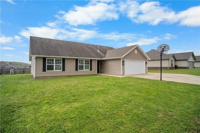 /international/us/1461-general-parson-drive-prairie-grove-ar-110107382979/