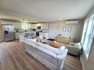 /international/us/2-bedrock-drive-sanford-me-110101490468/