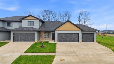 /international/us/1902-croell-ave-tiffin-ia-110104582596/