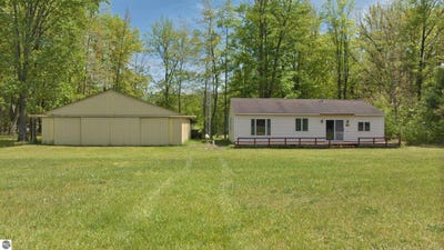 /international/us/7768-s-airpark-road-weidman-mi-110108382647/