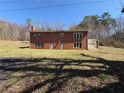 /international/us/6222-pine-street-mount-airy-nc-110106312691/