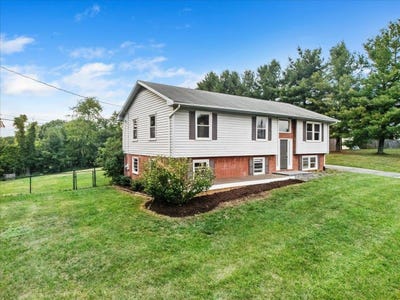 /international/us/120-se-howery-street-christiansburg-va-110108659453/
