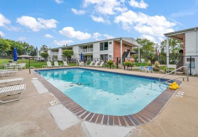 /international/us/1750-country-club-drive-okoboji-ia-110107464985/