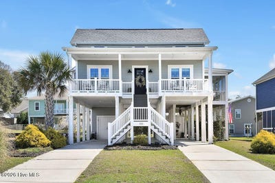 /international/us/106-se-40th-street-oak-island-nc-110106540246/