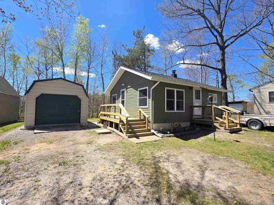 /international/us/4890-lakeview-drive-hale-mi-110108010535/