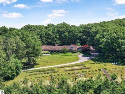 /international/us/1461-n-eagle-highway-lake-leelanau-mi-110100811728/