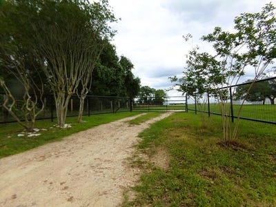 /international/us/1947-farm-to-market-road-155-south-weimar-tx-110107546356/