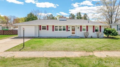 /international/us/1605-s-17th-avenue-escanaba-mi-110105950875/
