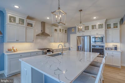 /international/us/38610-sunflower-street-millville-de-110099688081/