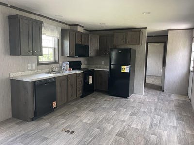 /international/us/95-addison-drive-berlin-vt-110100880457/