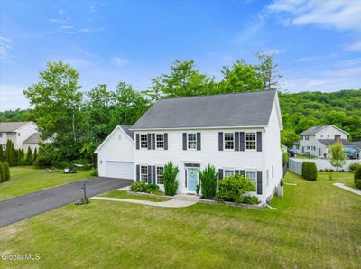 /international/us/14-maplecrest-drive-ravena-ny-110100771577/