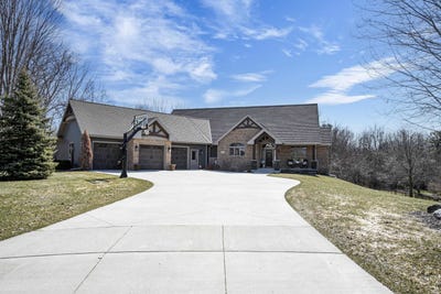 /international/us/2592-remington-court-green-bay-wi-110107279114/