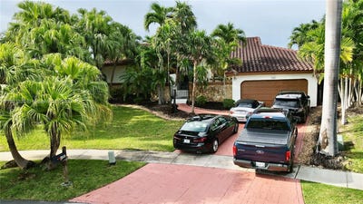/international/us/8101-sw-203rd-st-cutler-bay-fl-110092492365/