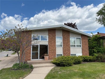 /international/us/3359-central-avenue-ne-minneapolis-mn-110099791115/