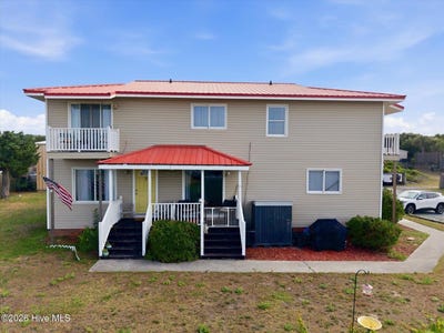 /international/us/133-se-48th-street-oak-island-nc-110109066493/