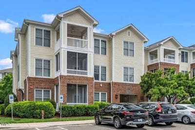 /international/us/734-portstewart-drive-cary-nc-110104975242/