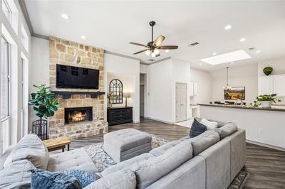 /international/us/10082-planters-row-drive-frisco-tx-110101126272/