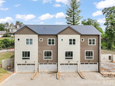 /international/us/41-richland-street-waynesville-nc-110104404717/