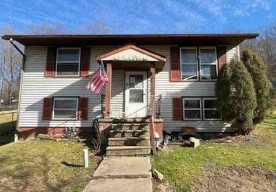 /international/us/45-douglas-st-belington-wv-110108572576/