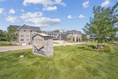 /international/us/9001-windsor-parkway-johnston-ia-110101614805/