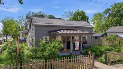 /international/us/9-cherry-street-hudson-falls-ny-110108294926/