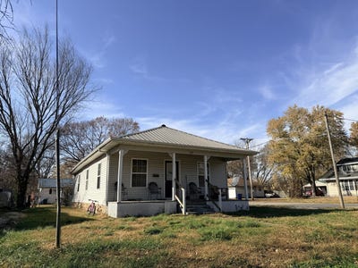 /international/us/119-n-main-street-greenfield-mo-110108887338/