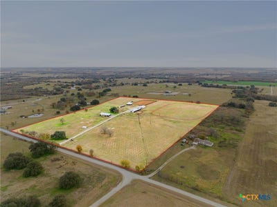 /international/us/452-county-road-470-chilton-tx-110104488618/