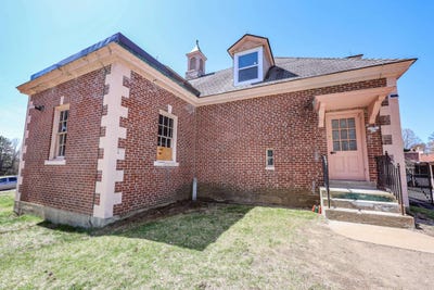 /international/us/227-pleasant-street-concord-nh-110108975461/