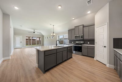 /international/us/2408-collinwood-keene-tx-110120512437/