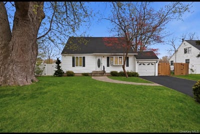/international/us/23-woods-lane-centereach-ny-110107550800/