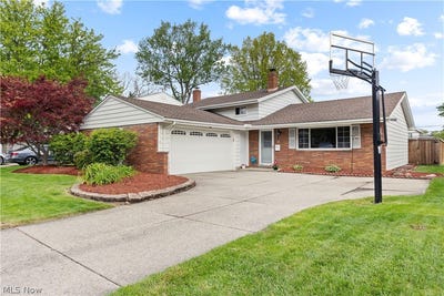/international/us/25082-randall-drive-north-olmsted-oh-110108063796/