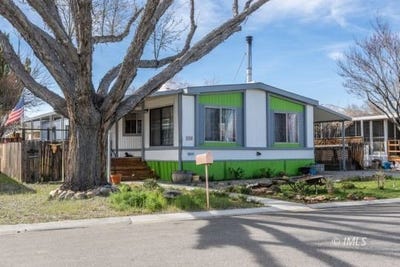 /international/us/2268-mcgalliard-ave-bishop-ca-110106527204/