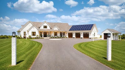 /international/us/52-green-acres-drive-buxton-me-110107401746/