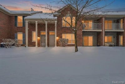 /international/us/8208-chesapeake-circle-walled-lake-mi-110105225427/