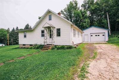 /international/us/611-willow-street-neillsville-wi-110101072277/