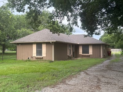 /international/us/513-s-carter-street-whitewright-tx-110108846205/