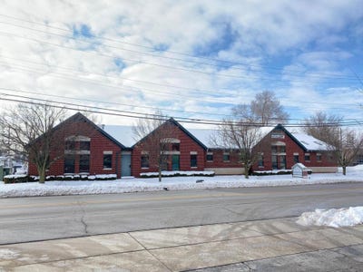 /international/us/808-810-e-lincolnway-valparaiso-in-110105317197/