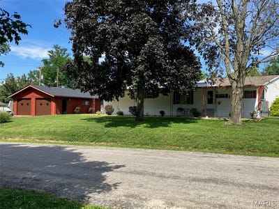 /international/us/291-fairfax-street-carlyle-il-110108986124/