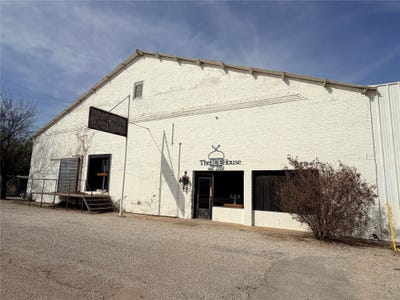 /international/us/107-n-oak-street-seymour-tx-110106702983/