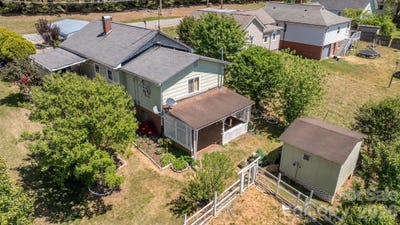/international/us/24-midway-street-granite-falls-nc-110107377098/