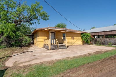 /international/us/560-8th-street-hawley-tx-110098957196/