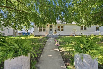 /international/us/208-4th-street-anchor-il-110108226439/