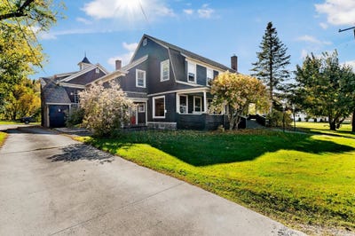 /international/us/30-pleasant-street-colebrook-nh-110102693758/