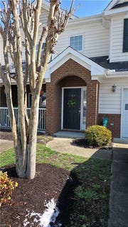 /international/us/704-rustads-circle-williamsburg-va-110105217784/
