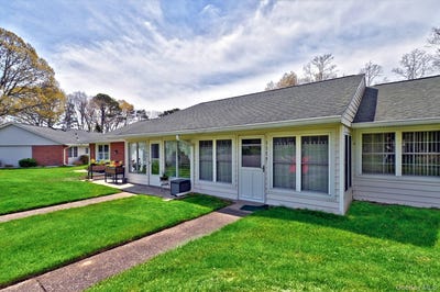 /international/us/110-exmore-court-ridge-ny-110107725297/