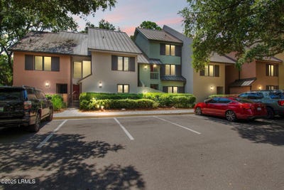 /international/us/2-lighthouse-lane-hilton-head-island-sc-110101139348/