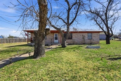 /international/us/504-n-hall-street-hamilton-tx-110106031959/