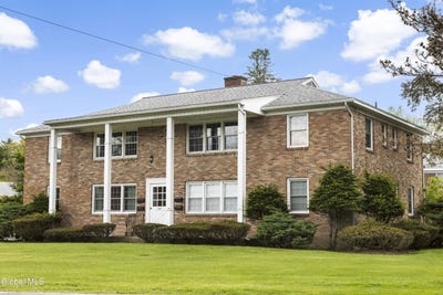 /international/us/568-delaware-avenue-delmar-ny-110108028395/