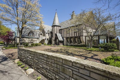/international/us/2445-woodbridge-lane-highland-park-il-110095642755/