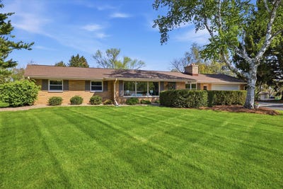 /international/us/4054-maple-grove-dr-hubertus-wi-110108208306/